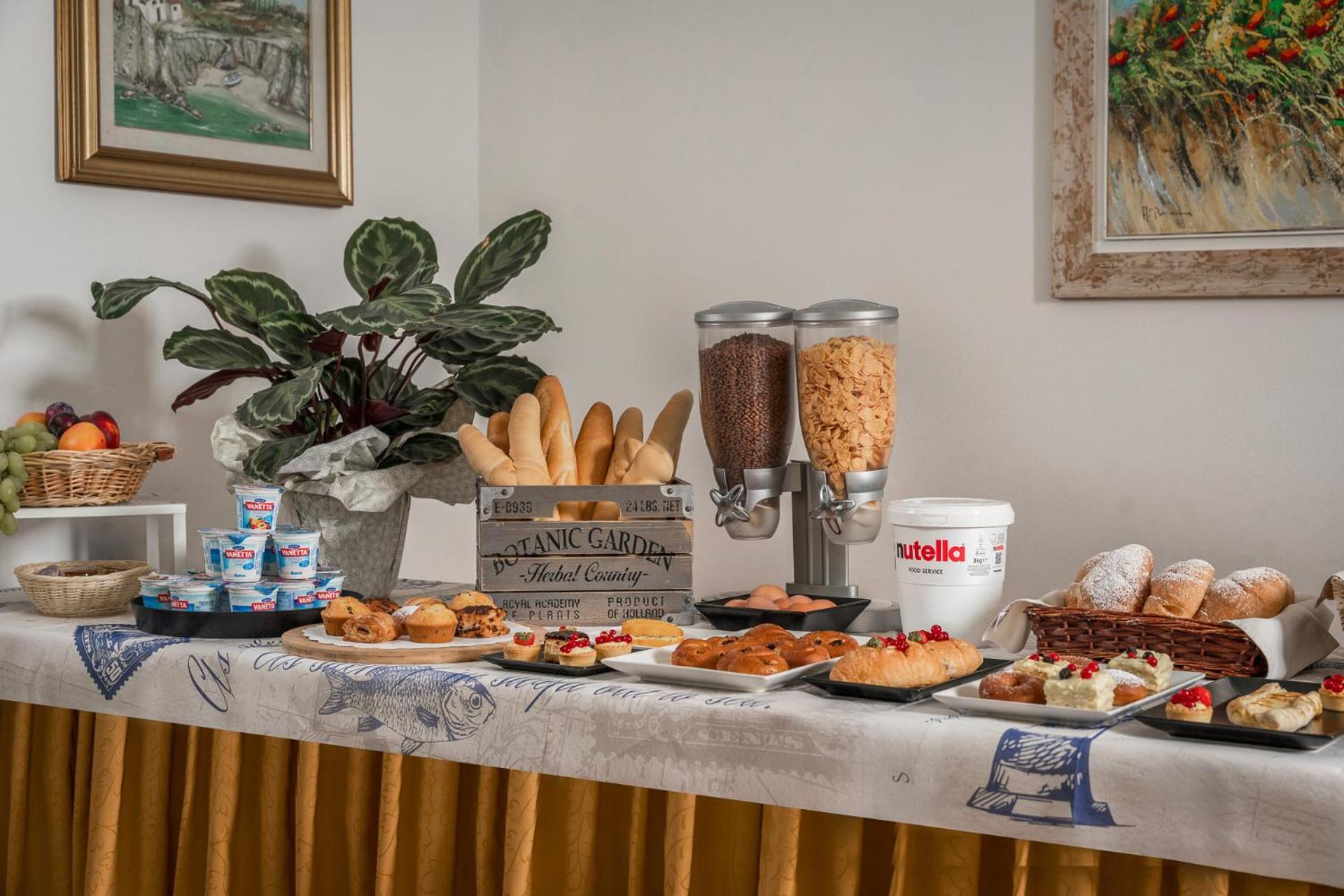 Lina Hotel